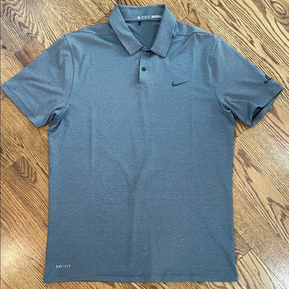 Men’s Nike Tiger Woods Collection Polo Shirt. Size Medium. Never Worn. Like New.
